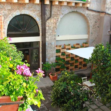 Comeinsicily Cortedeilimoni Charming & Relax 2* Acireale